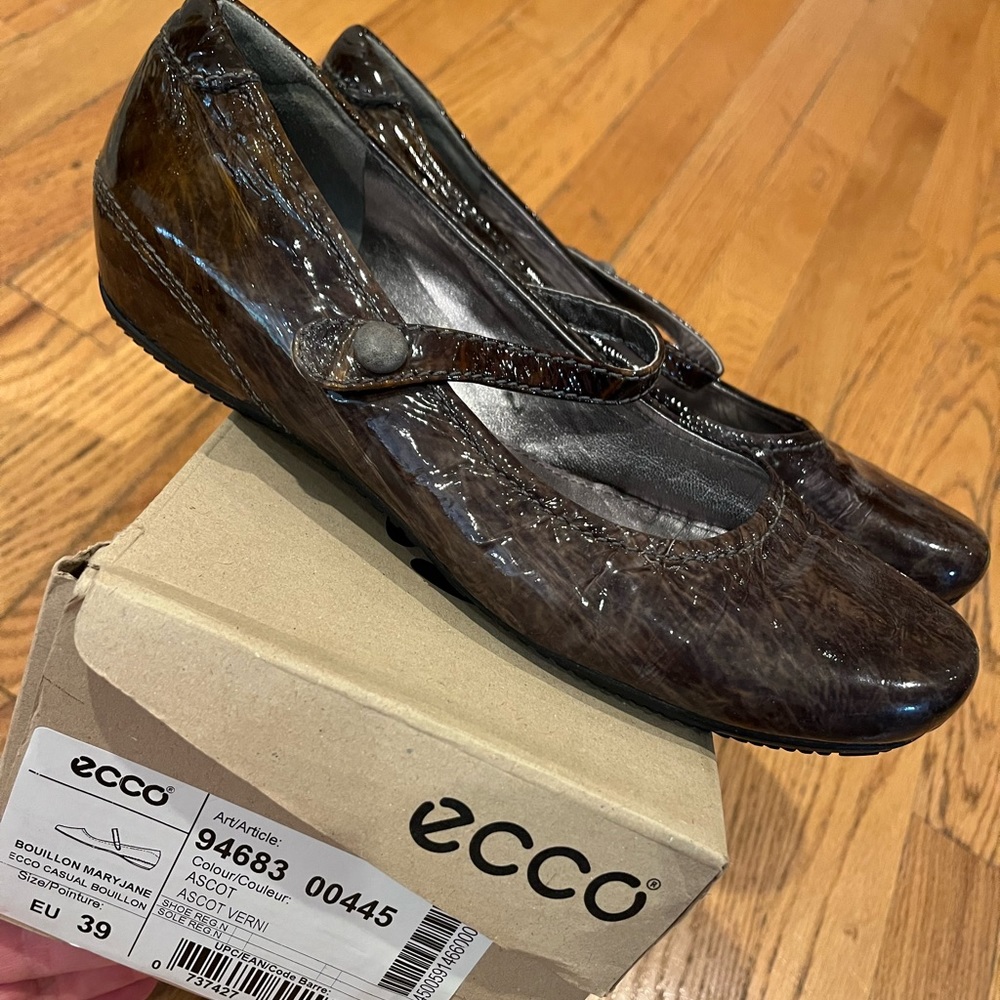 Ecco Mary Jane Grey Swirl Patent Leather Flats - size 39 EU